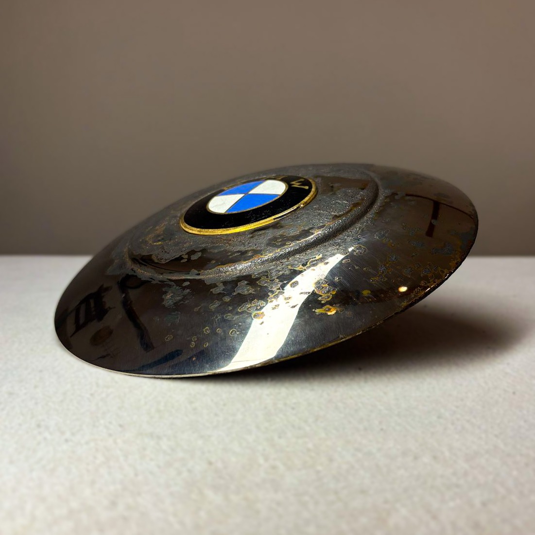 BMW 335 hubcap